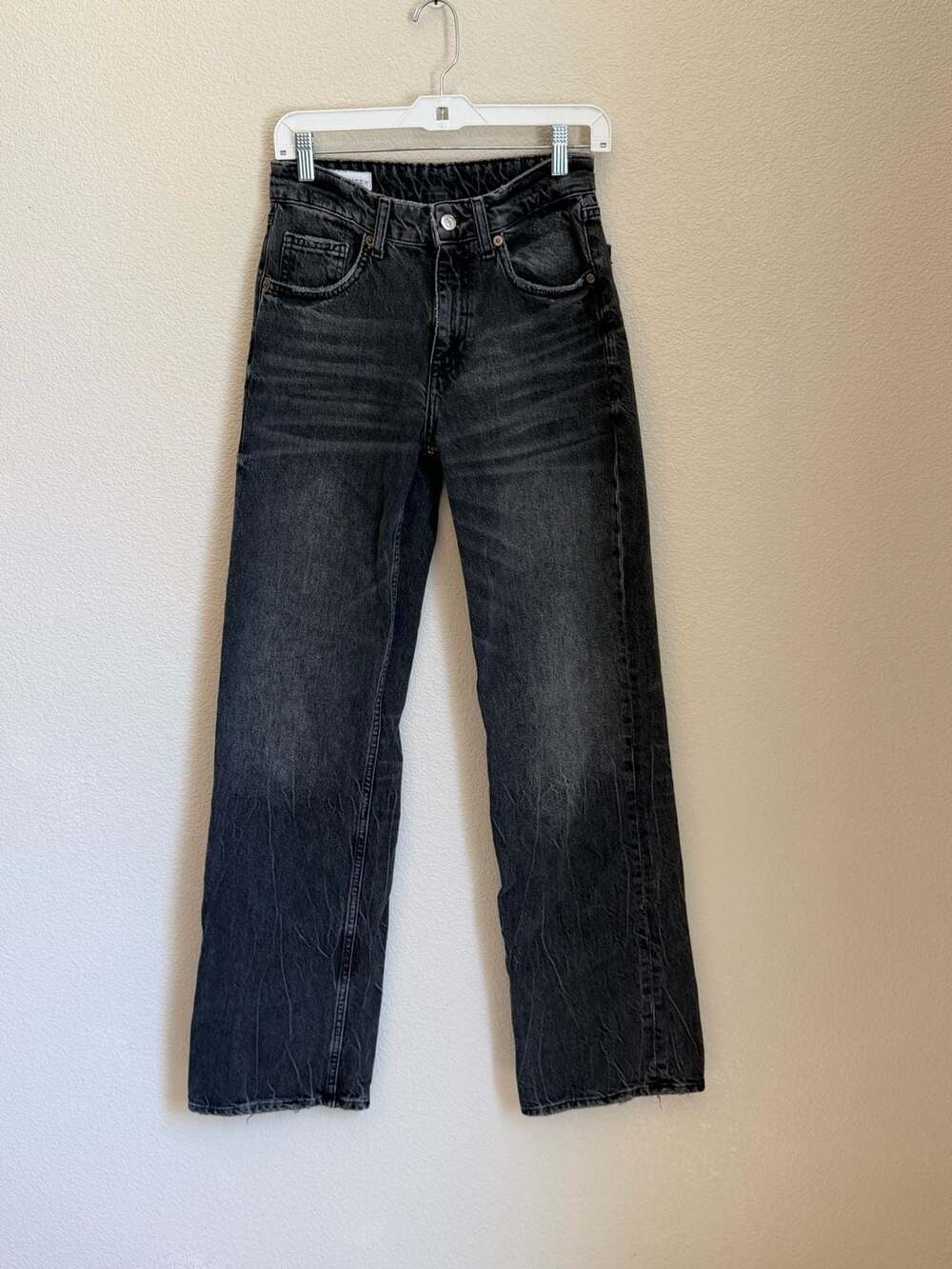 Zara High-Rise Jeans Size US 4 Black Wash Distressed